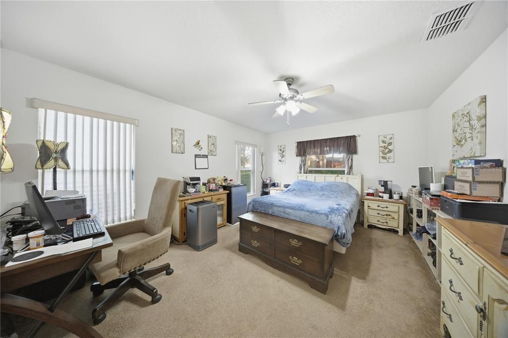 Activo con contrato: $325,000 (3 camas, 2 baños, 1884 Pies cuadrados)