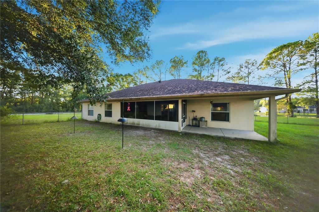 Activo con contrato: $325,000 (3 camas, 2 baños, 1884 Pies cuadrados)