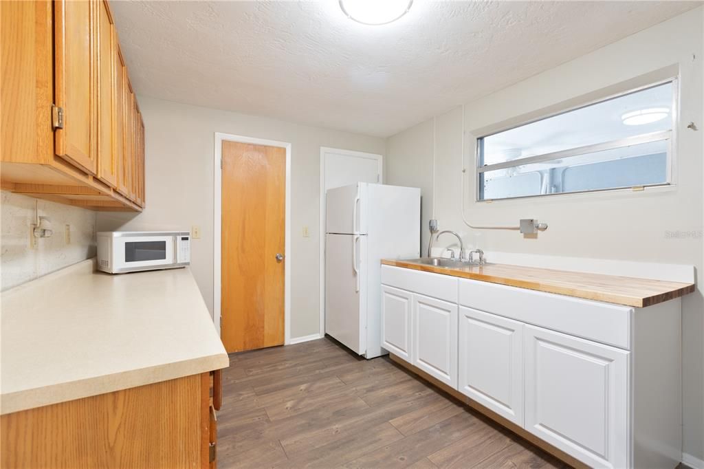 For Rent: $1,500 (1 beds, 1 baths, 2138 Square Feet)