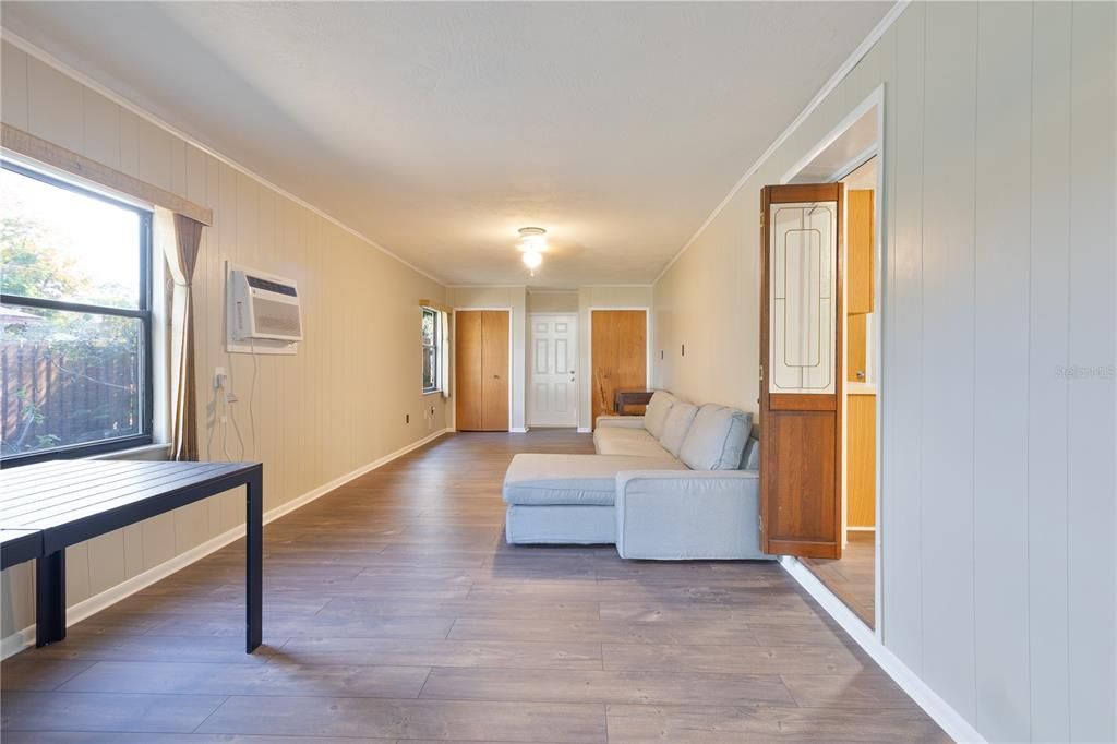 For Rent: $1,500 (1 beds, 1 baths, 2138 Square Feet)