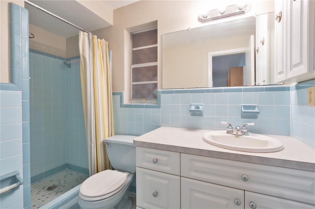 For Rent: $1,500 (1 beds, 1 baths, 2138 Square Feet)