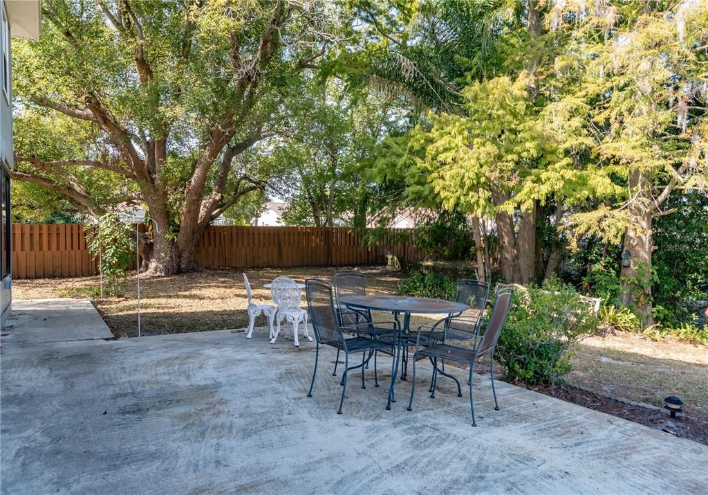 For Rent: $1,500 (1 beds, 1 baths, 2138 Square Feet)