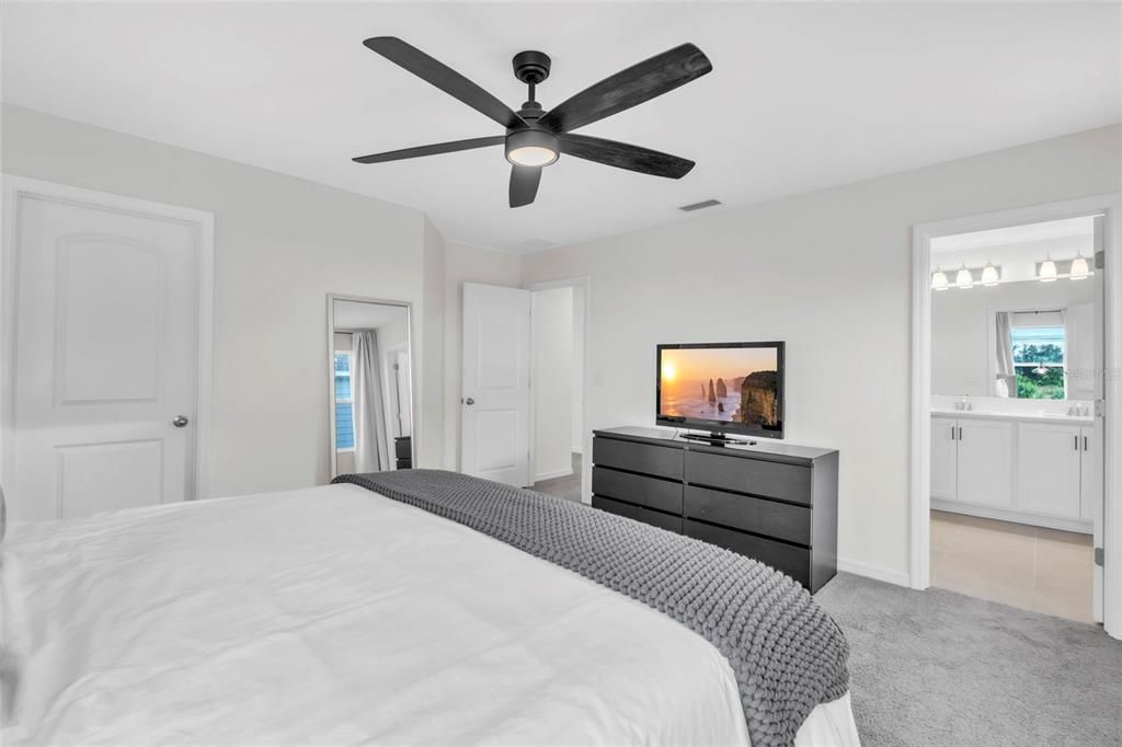 出租: $3,500 (4 贝兹, 2 浴室, 1929 平方英尺)