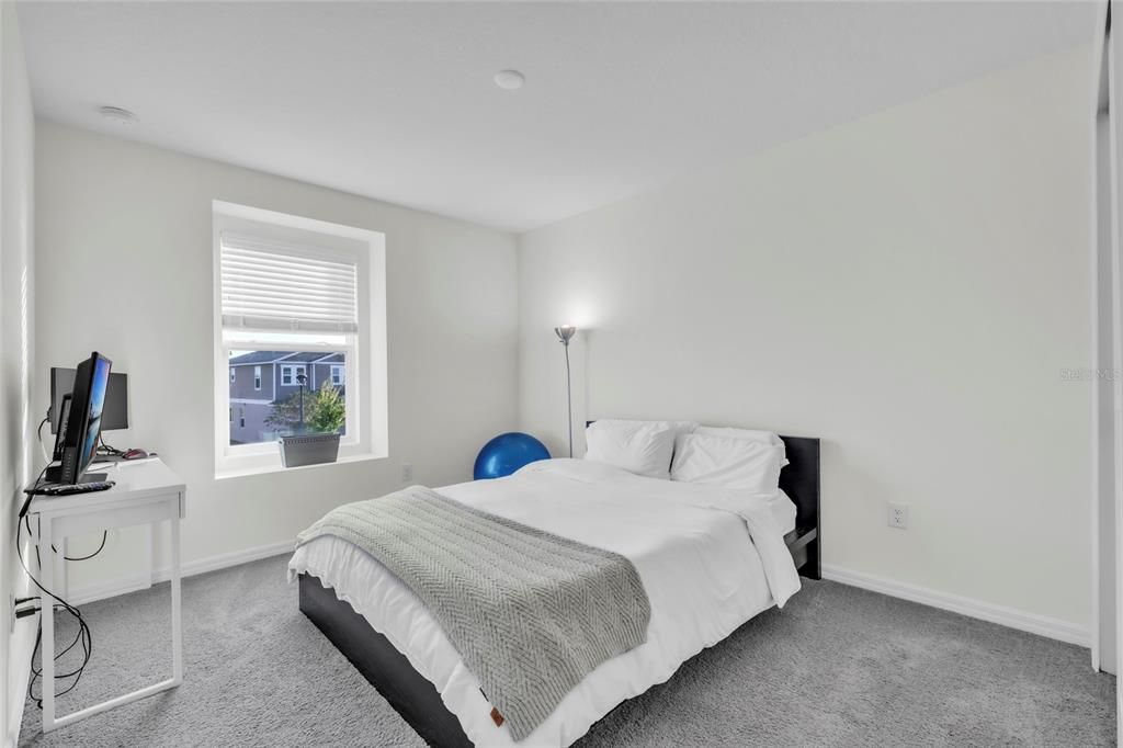 出租: $3,500 (4 贝兹, 2 浴室, 1929 平方英尺)