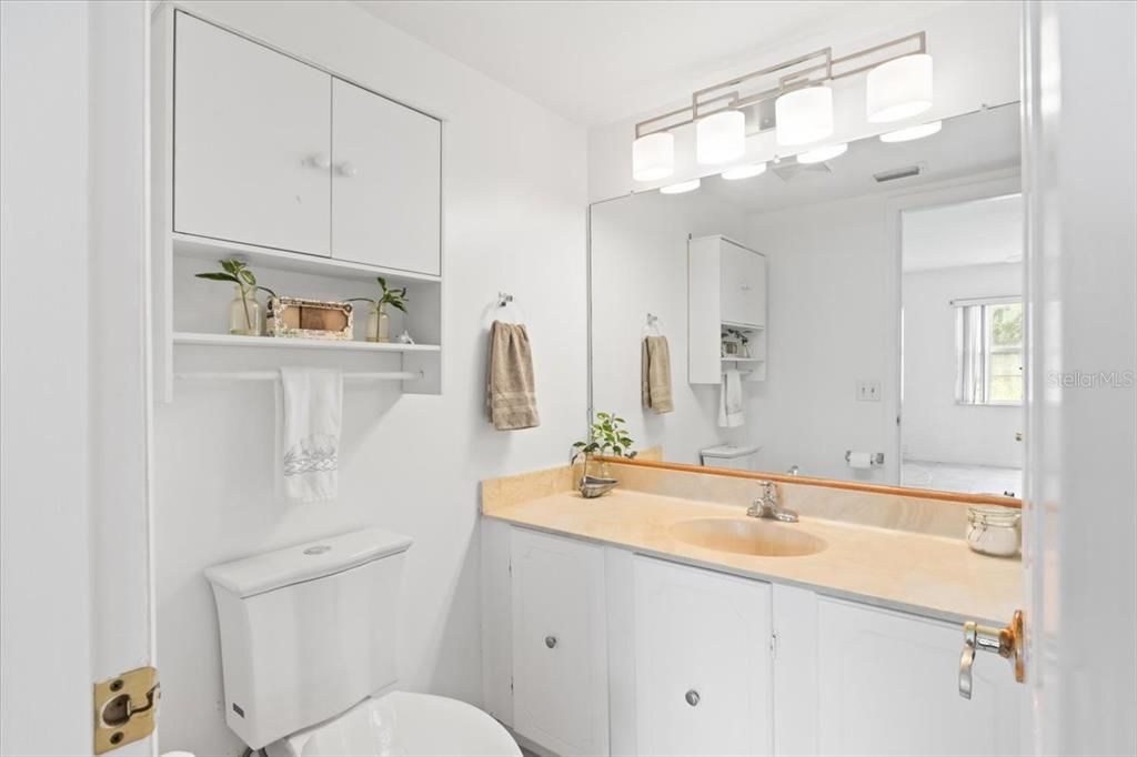 出租: $1,795 (2 贝兹, 1 浴室, 838 平方英尺)