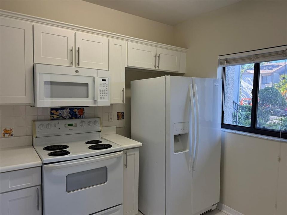 For Sale: $169,900 (2 beds, 2 baths, 840 Square Feet)