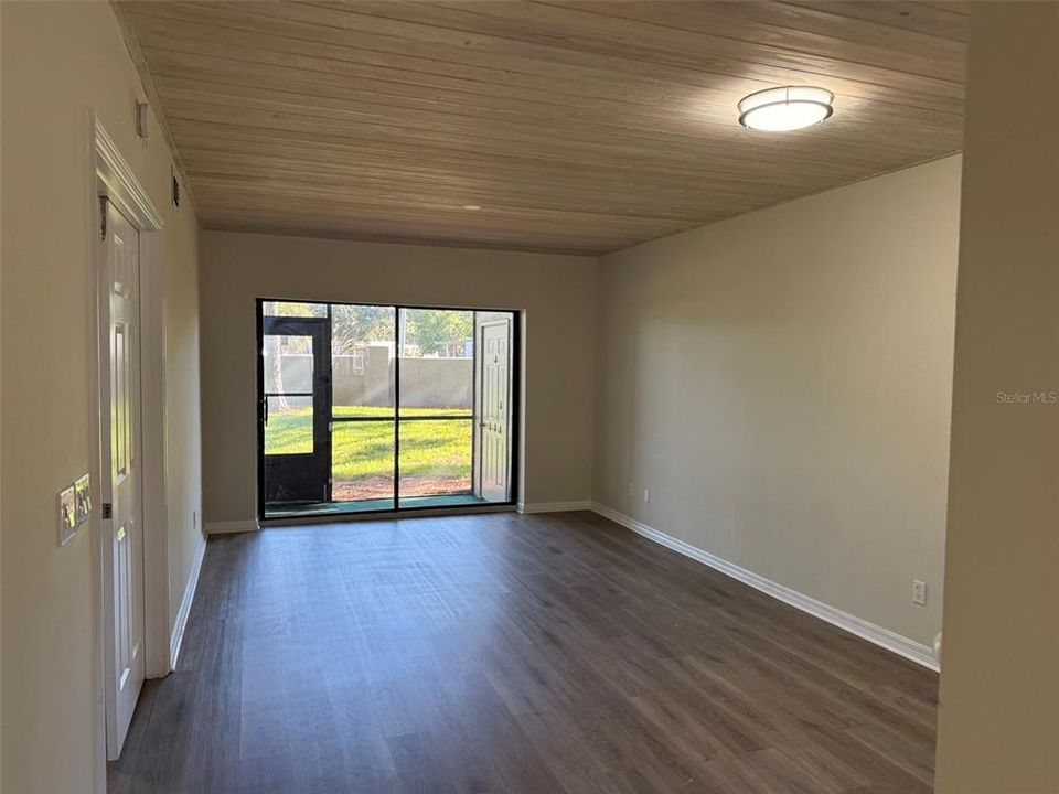 For Sale: $169,900 (2 beds, 2 baths, 840 Square Feet)