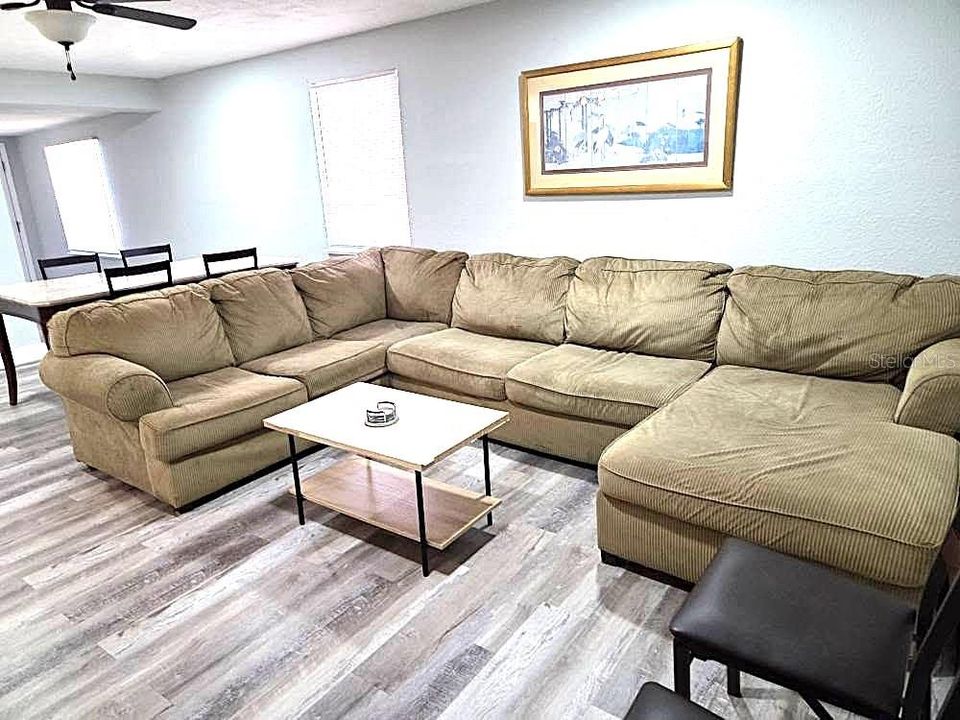 En Venta: $450,000 (4 camas, 2 baños, 1800 Pies cuadrados)