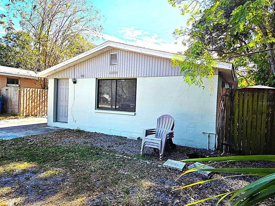 En Venta: $450,000 (4 camas, 2 baños, 1800 Pies cuadrados)