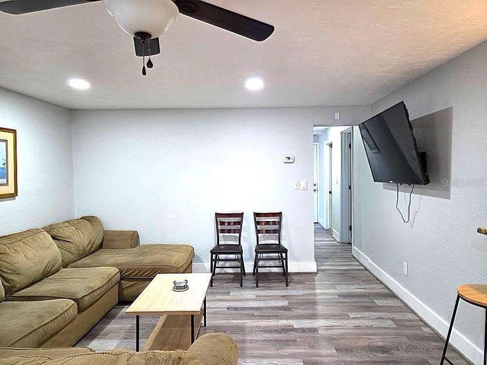 En Venta: $450,000 (4 camas, 2 baños, 1800 Pies cuadrados)