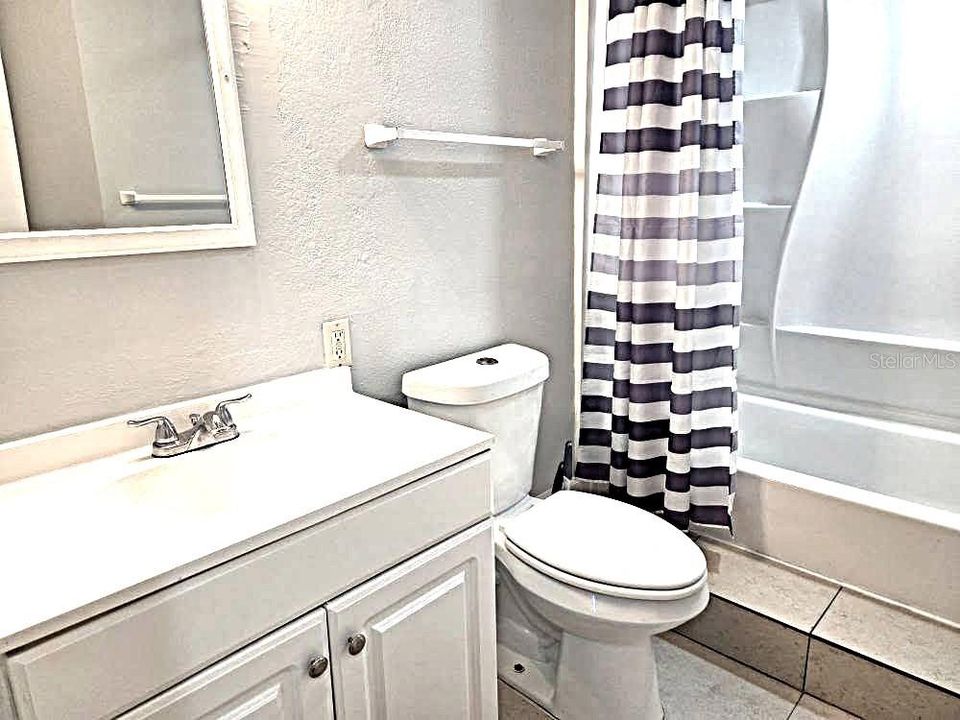 En Venta: $450,000 (4 camas, 2 baños, 1800 Pies cuadrados)