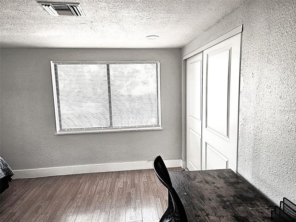 En Venta: $450,000 (4 camas, 2 baños, 1800 Pies cuadrados)