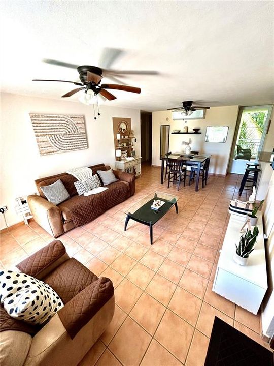 For Sale: $285,000 (3 beds, 2 baths, 1208 Square Feet)