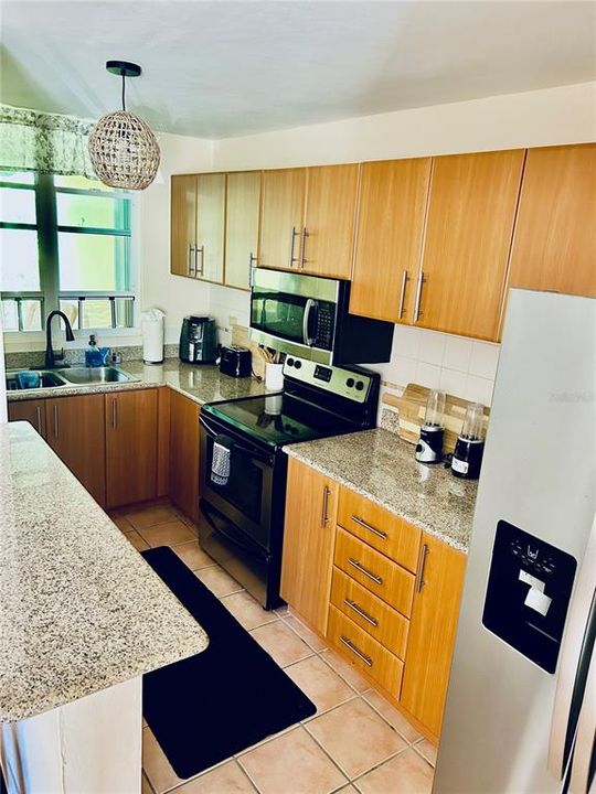 For Sale: $285,000 (3 beds, 2 baths, 1208 Square Feet)