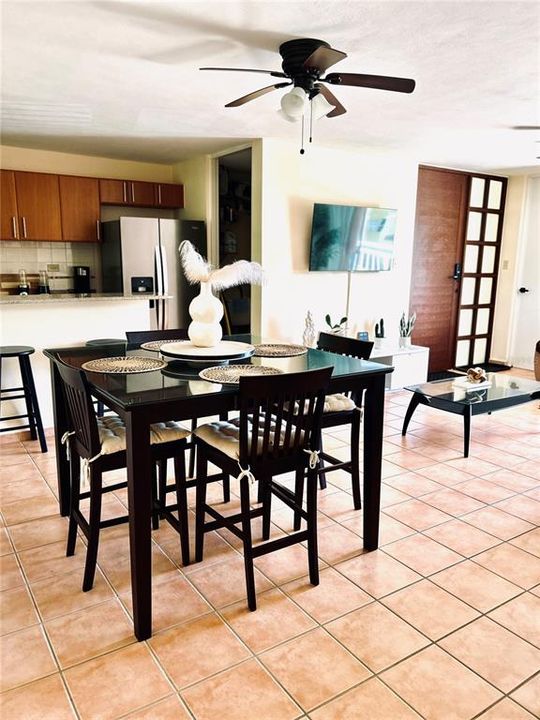 For Sale: $285,000 (3 beds, 2 baths, 1208 Square Feet)