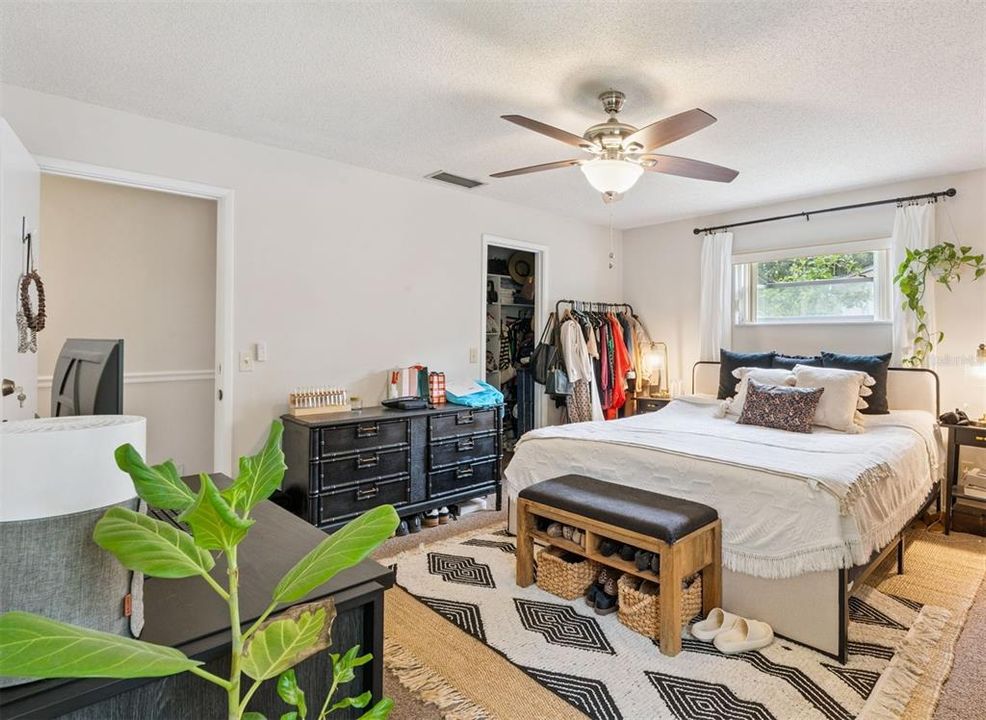 Active With Contract: $2,500 (3 beds, 2 baths, 1704 Square Feet)