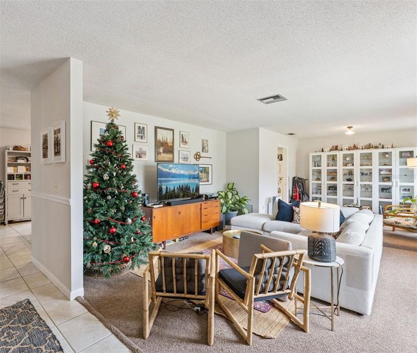 Active With Contract: $2,500 (3 beds, 2 baths, 1704 Square Feet)