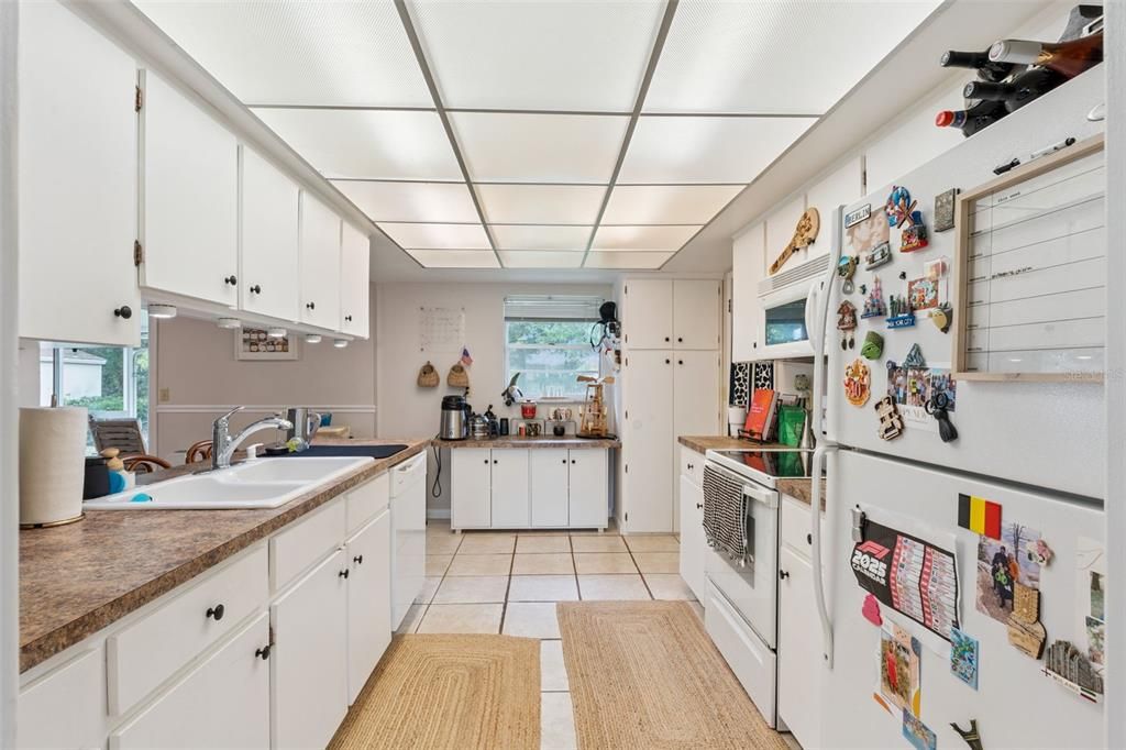 Active With Contract: $2,500 (3 beds, 2 baths, 1704 Square Feet)