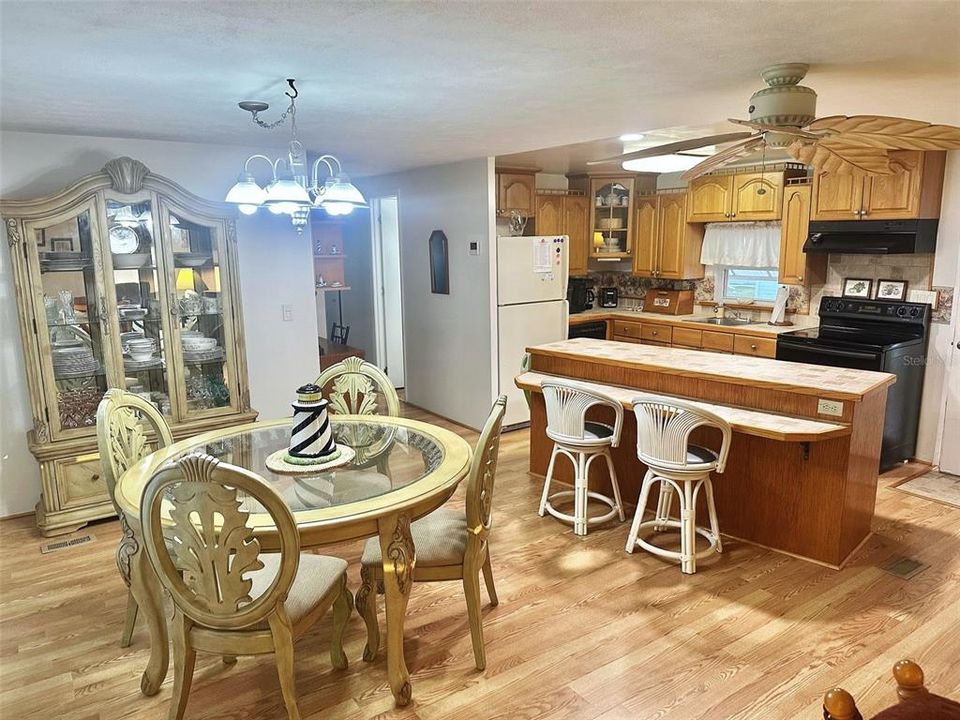 For Sale: $149,500 (2 beds, 2 baths, 900 Square Feet)