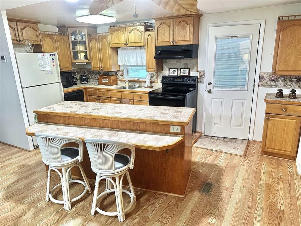 For Sale: $149,500 (2 beds, 2 baths, 900 Square Feet)