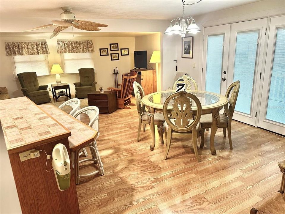 For Sale: $149,500 (2 beds, 2 baths, 900 Square Feet)