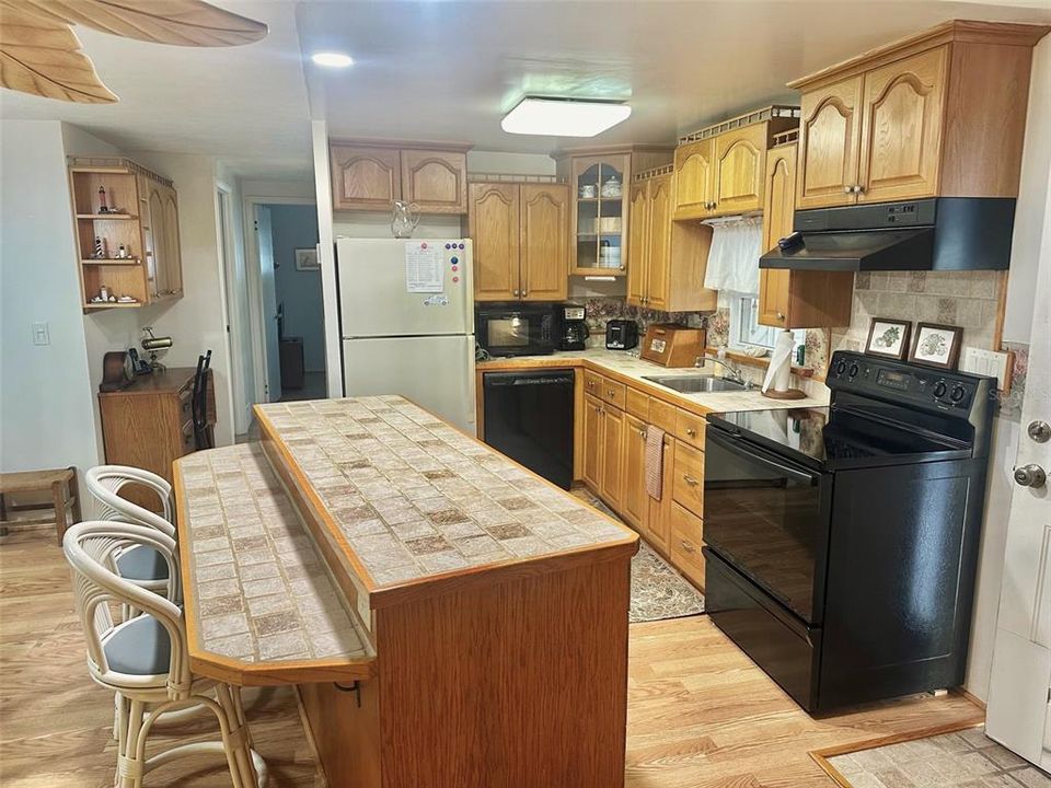 For Sale: $149,500 (2 beds, 2 baths, 900 Square Feet)