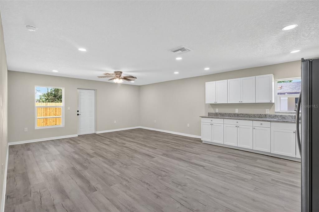 En Renta: $2,600 (3 camas, 2 baños, 1700 Pies cuadrados)