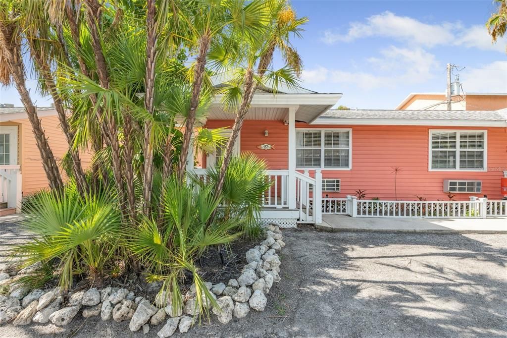 For Rent: $6,500 (1 beds, 1 baths, 380 Square Feet)