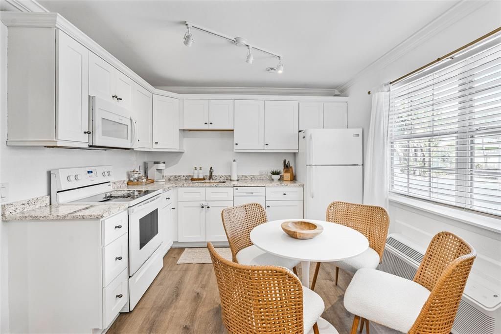 For Rent: $6,500 (1 beds, 1 baths, 380 Square Feet)