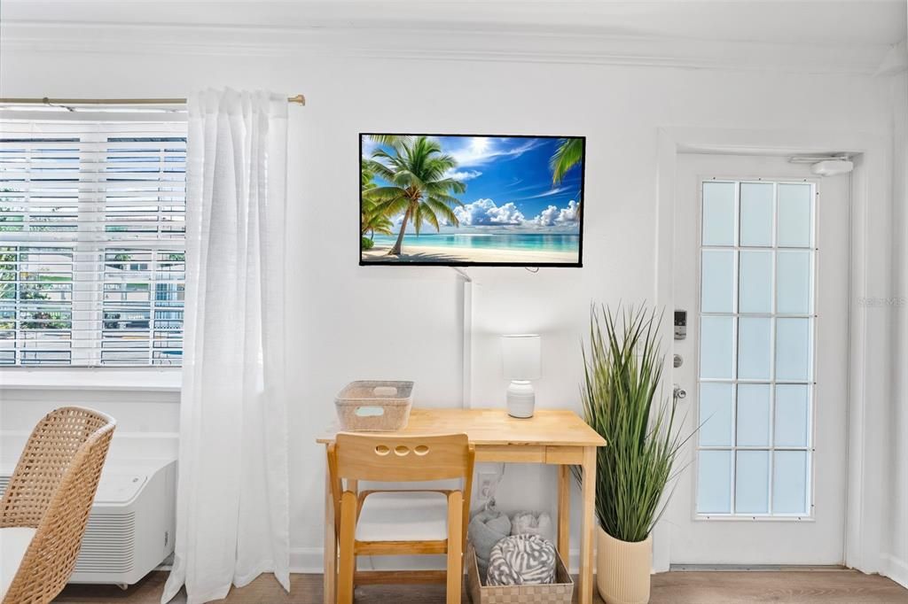 For Rent: $6,500 (1 beds, 1 baths, 380 Square Feet)