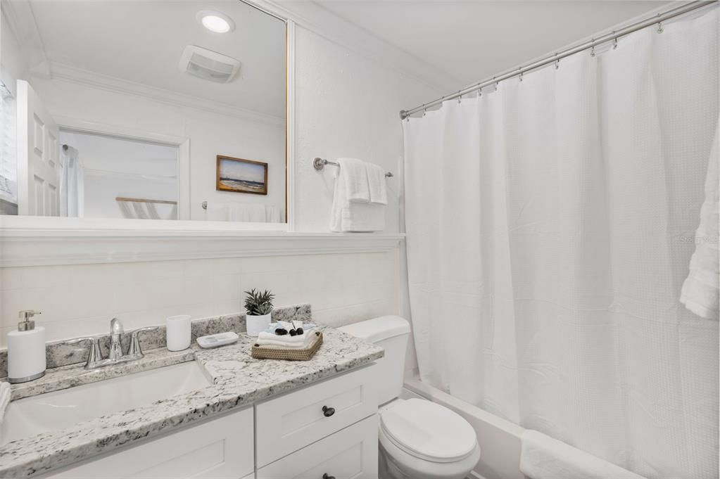 For Rent: $6,500 (1 beds, 1 baths, 380 Square Feet)