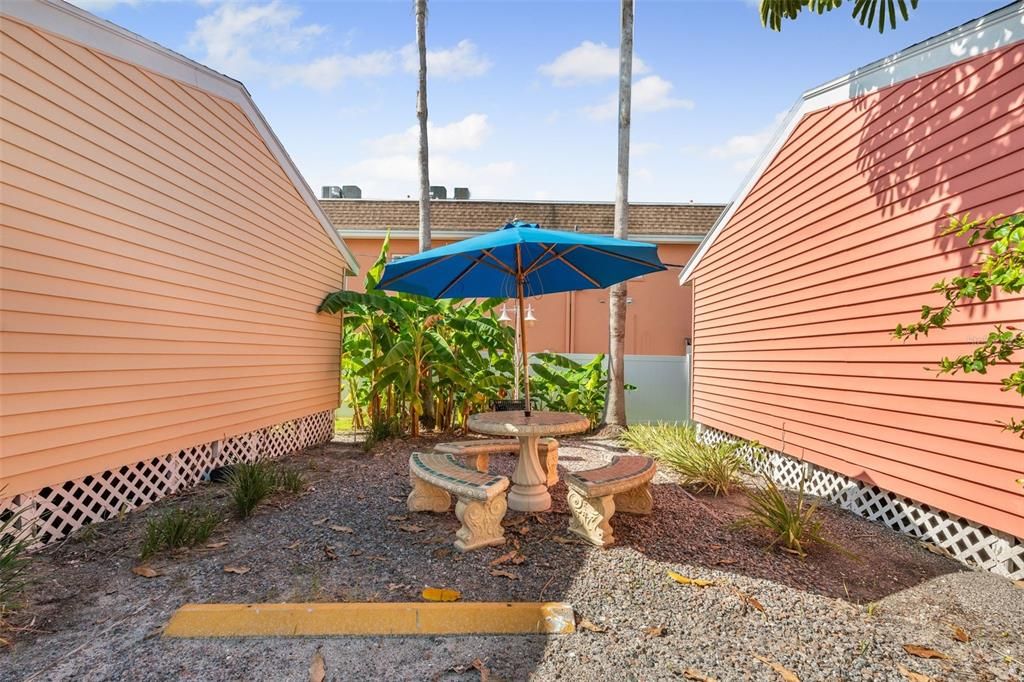 For Rent: $6,500 (1 beds, 1 baths, 380 Square Feet)