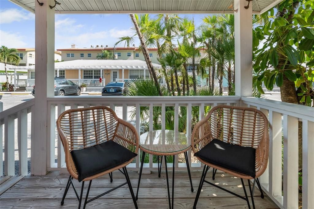 For Rent: $6,500 (1 beds, 1 baths, 380 Square Feet)