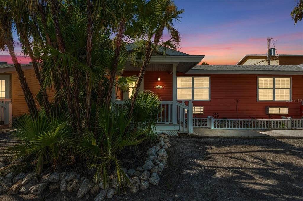 For Rent: $6,500 (1 beds, 1 baths, 380 Square Feet)