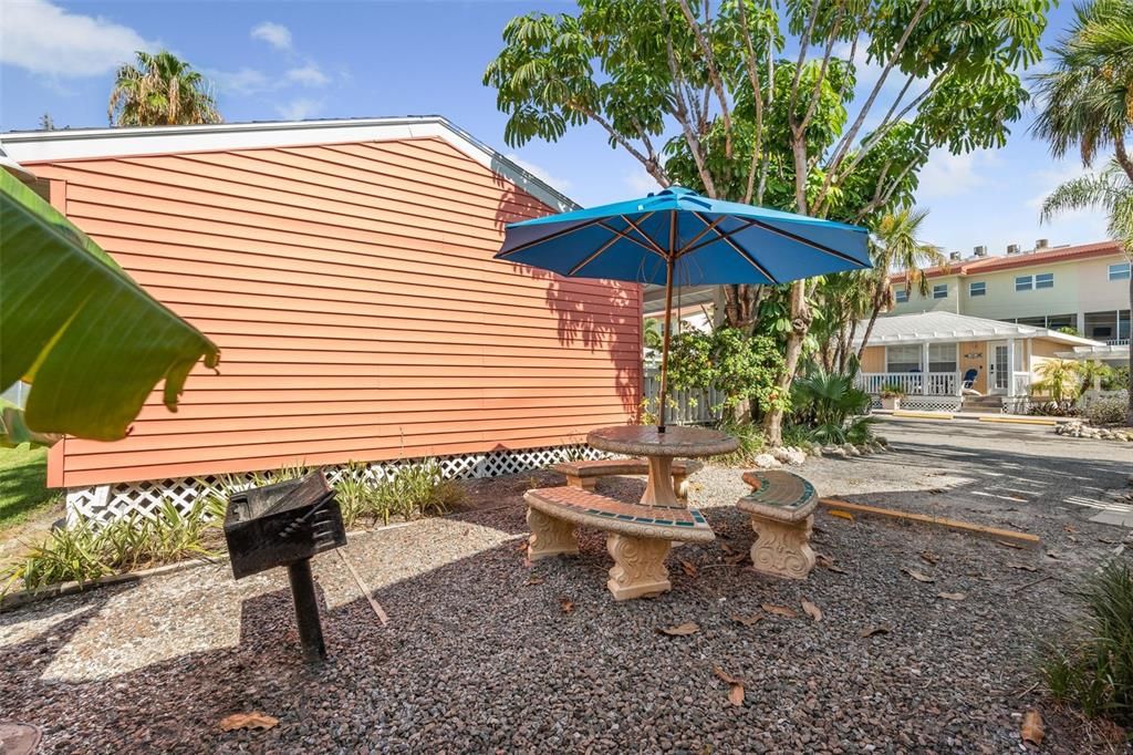 For Rent: $6,500 (1 beds, 1 baths, 380 Square Feet)