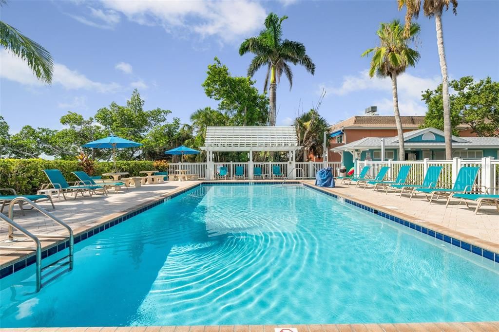 For Rent: $6,500 (1 beds, 1 baths, 380 Square Feet)