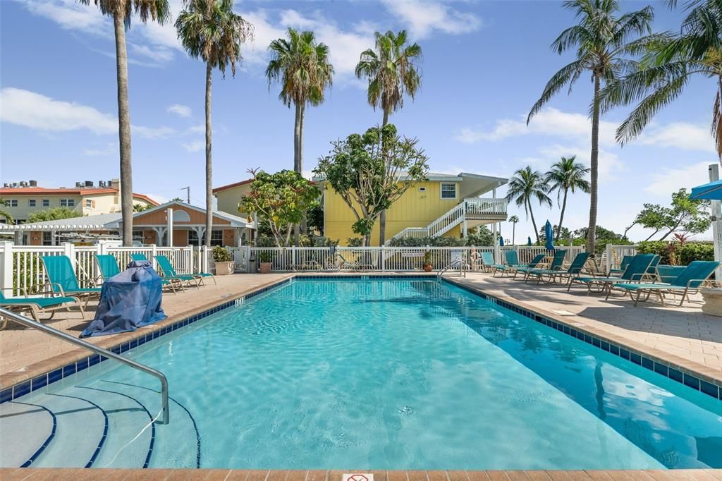 For Rent: $6,500 (1 beds, 1 baths, 380 Square Feet)