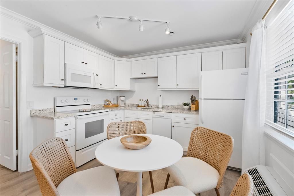 For Rent: $6,500 (1 beds, 1 baths, 380 Square Feet)