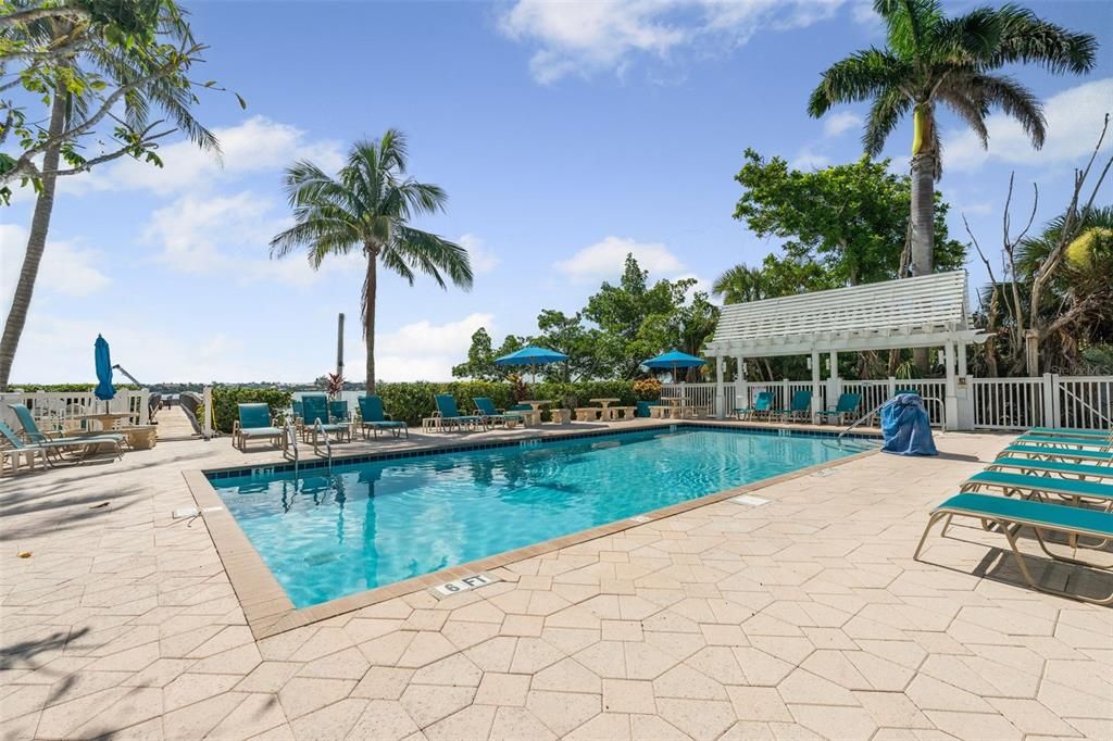 For Rent: $6,500 (1 beds, 1 baths, 380 Square Feet)