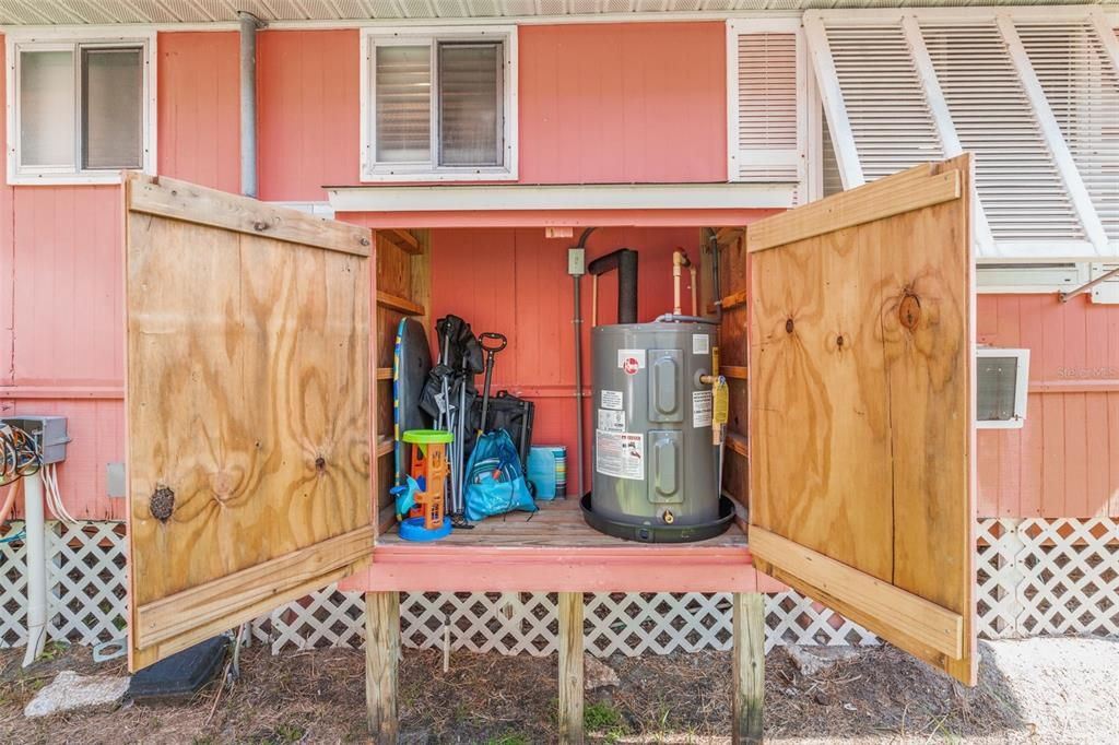 For Rent: $6,500 (1 beds, 1 baths, 380 Square Feet)