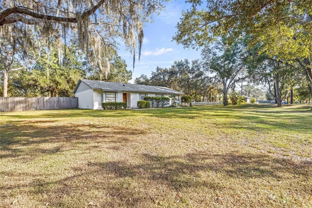 Active With Contract: $335,000 (3 beds, 2 baths, 1728 Square Feet)