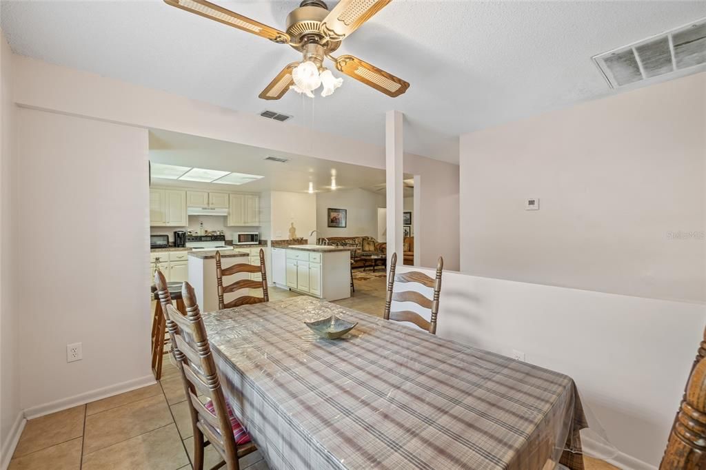 Active With Contract: $335,000 (3 beds, 2 baths, 1728 Square Feet)