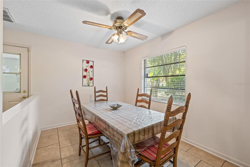 Active With Contract: $335,000 (3 beds, 2 baths, 1728 Square Feet)