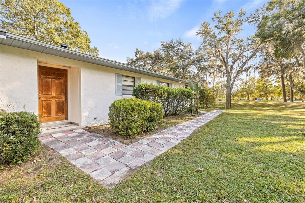 Active With Contract: $335,000 (3 beds, 2 baths, 1728 Square Feet)