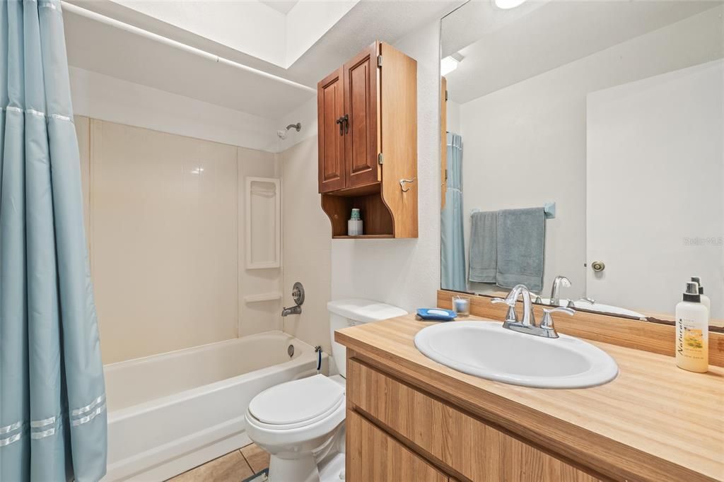 Active With Contract: $335,000 (3 beds, 2 baths, 1728 Square Feet)