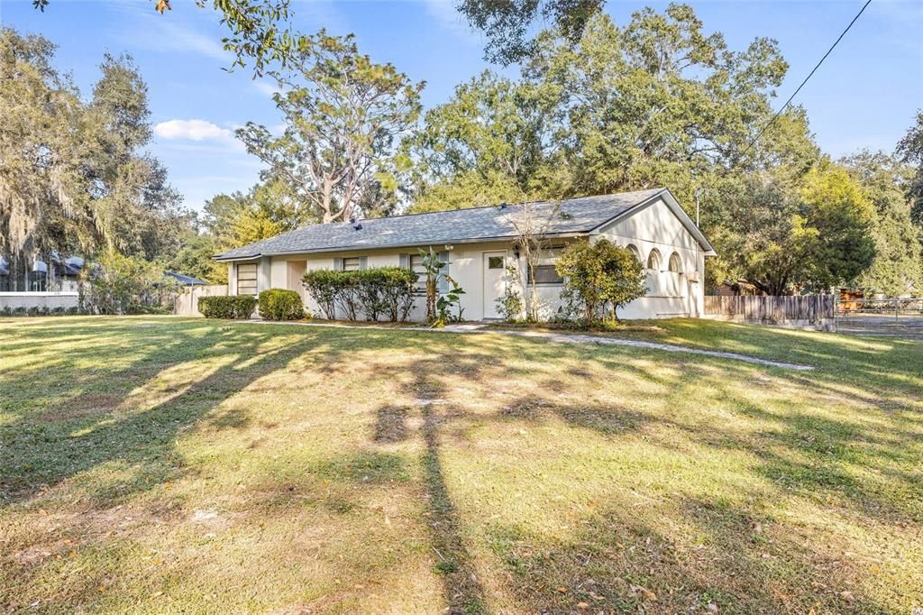 Active With Contract: $335,000 (3 beds, 2 baths, 1728 Square Feet)