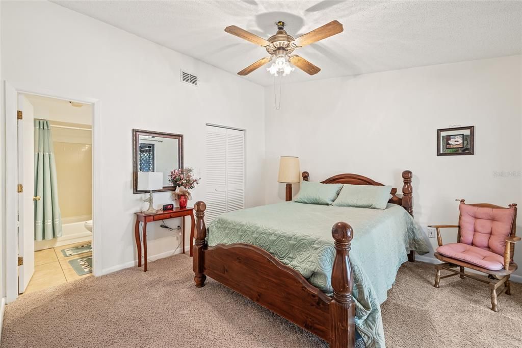 Active With Contract: $335,000 (3 beds, 2 baths, 1728 Square Feet)