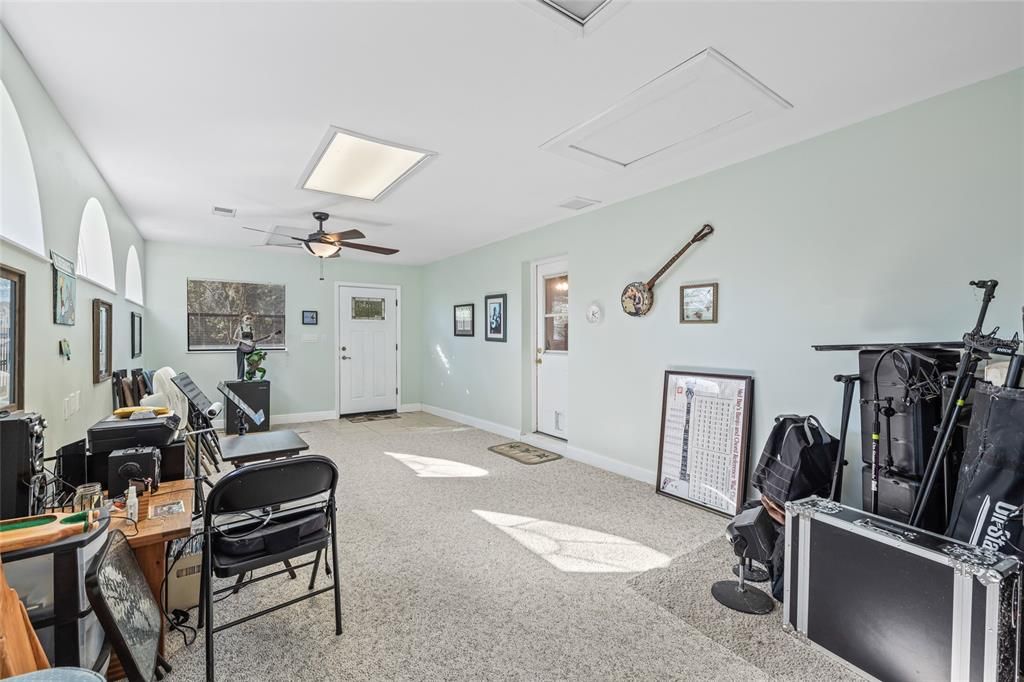 Active With Contract: $335,000 (3 beds, 2 baths, 1728 Square Feet)