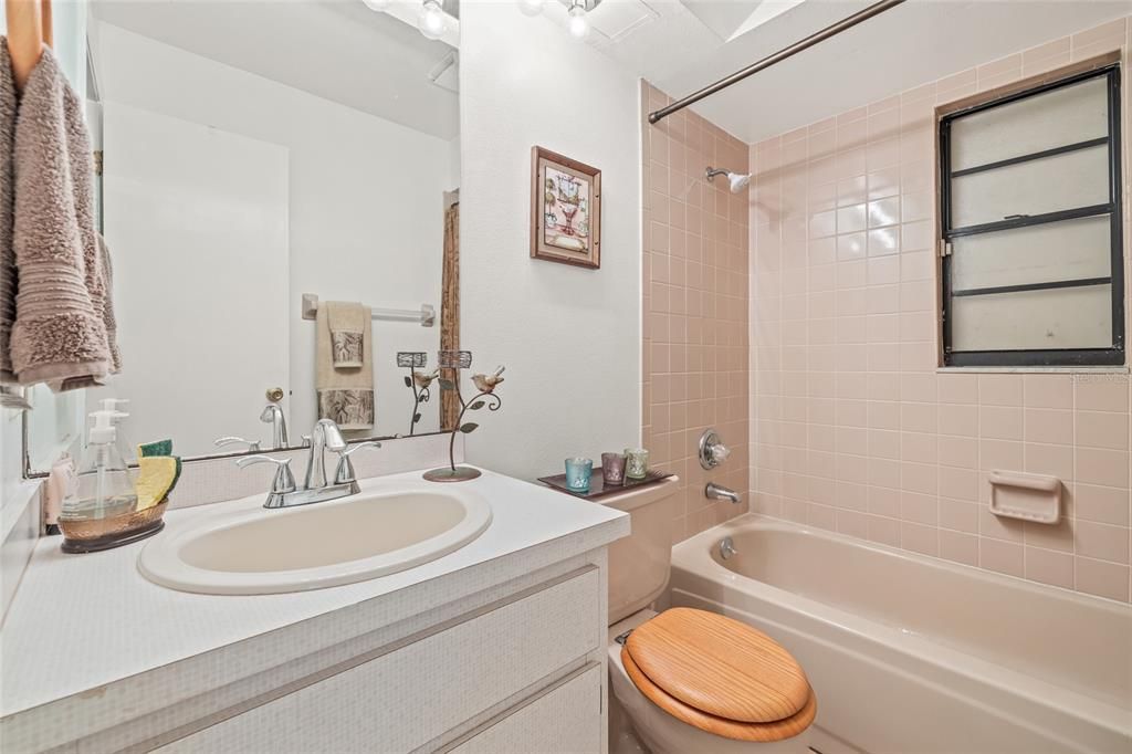 Active With Contract: $335,000 (3 beds, 2 baths, 1728 Square Feet)