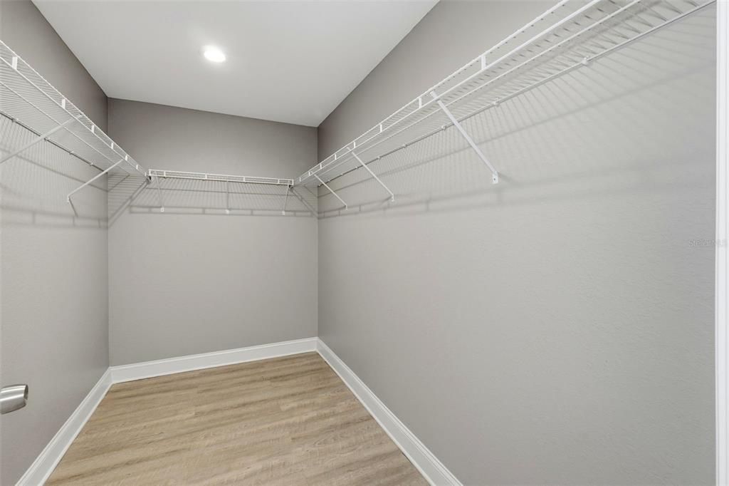 待售: $640,000 (5 贝兹, 3 浴室, 2400 平方英尺)